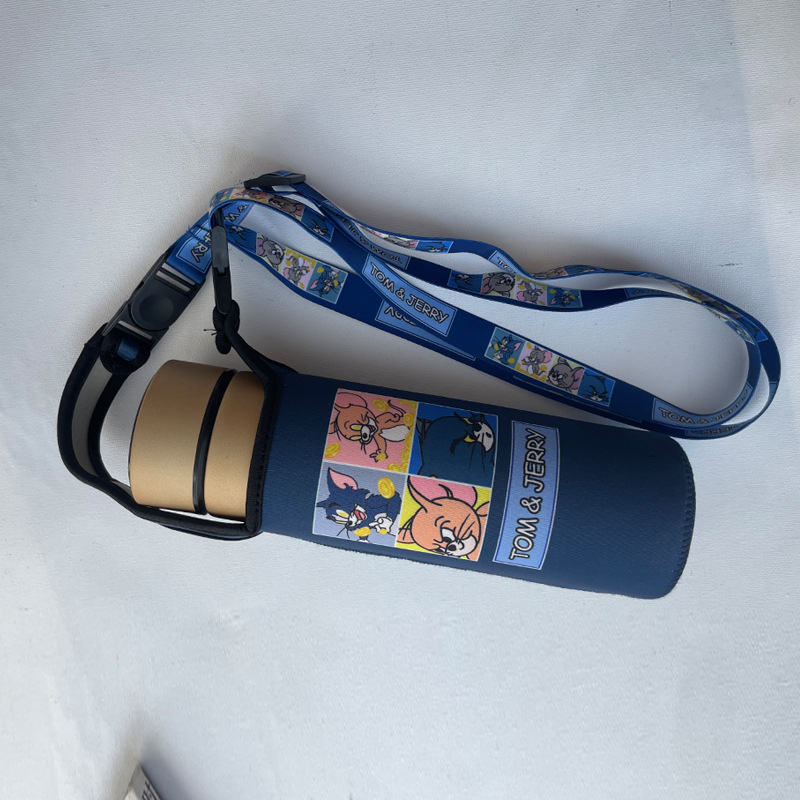 Husă izolantă din neopren pentru ceașcă de copii, cu model desen animat și curea crossbody – husă de protecție pentru pahar