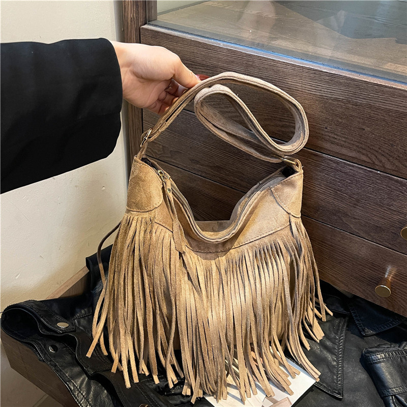 Ženska torbica s resicama od semiša, smeđa mat boho crossbody torba, 2024