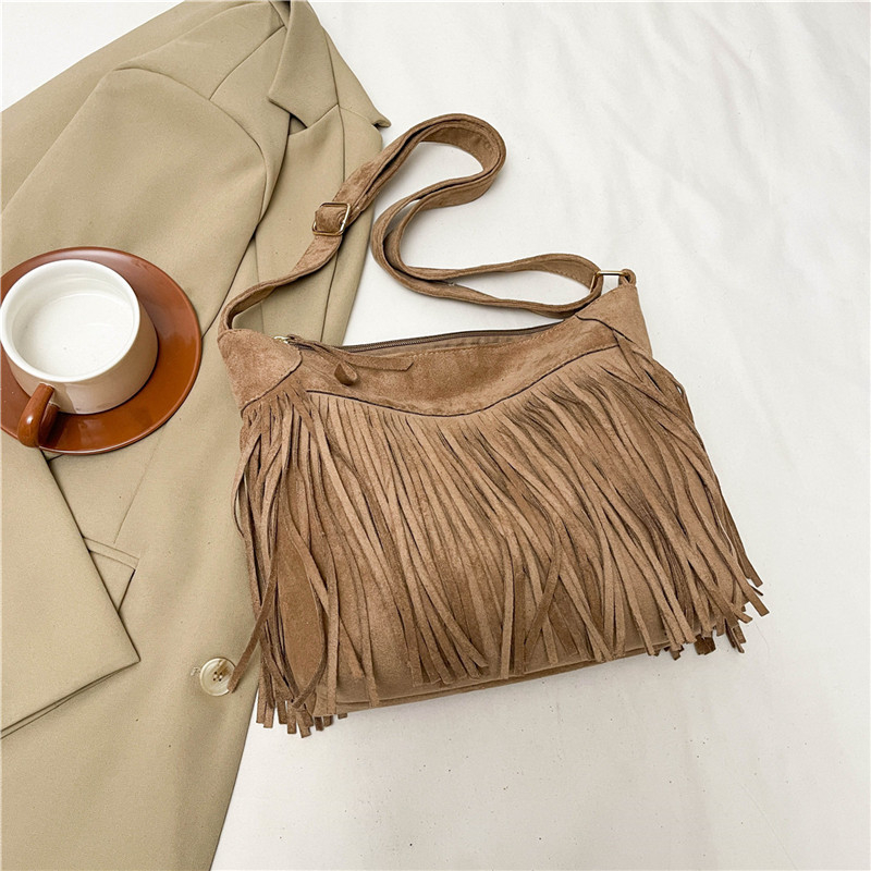 Ženska torbica s resicama od semiša, smeđa mat boho crossbody torba, 2024