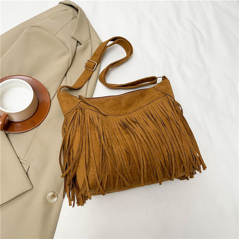 Ženska torbica s resicama od semiša, smeđa mat boho crossbody torba, 2024