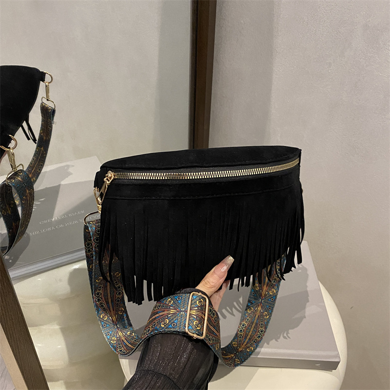 Ženska crossbody torbica s bojtom, nišnoga korejskog stila, srednja veličina, jesen 2025