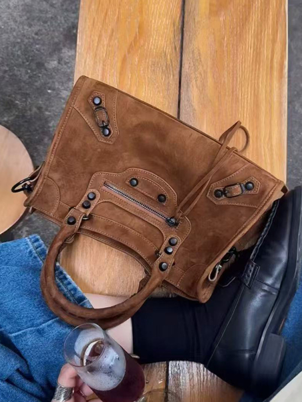 Ženska torba u stilu motocikla, retro moda 2026, crossbody torba, velika kapaciteta, izrađena od prave kože i brušene kože.