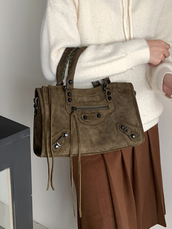 Ženska torba u stilu motocikla, retro moda 2026, crossbody torba, velika kapaciteta, izrađena od prave kože i brušene kože.