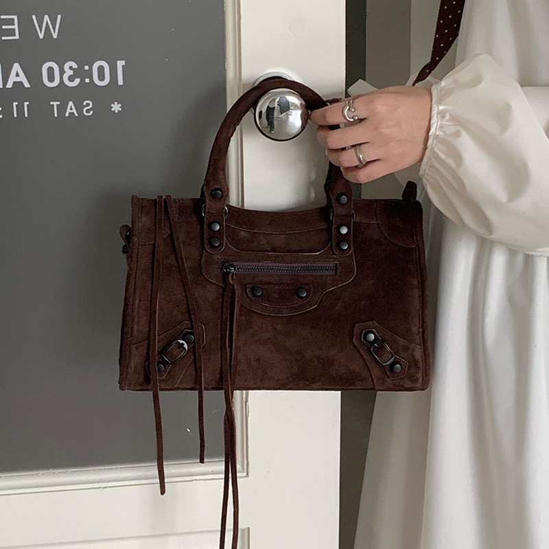 Ženska torba u stilu motocikla, retro moda 2026, crossbody torba, velika kapaciteta, izrađena od prave kože i brušene kože.