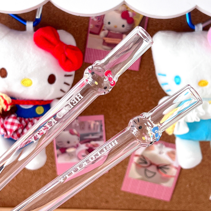 Set staklenih čaša Hello Kitty: čaša za šampanjac, visoka čaša i čaša za crno vino s dizajnom crtića