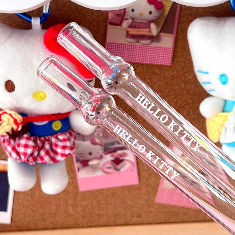 Set staklenih čaša Hello Kitty: čaša za šampanjac, visoka čaša i čaša za crno vino s dizajnom crtića