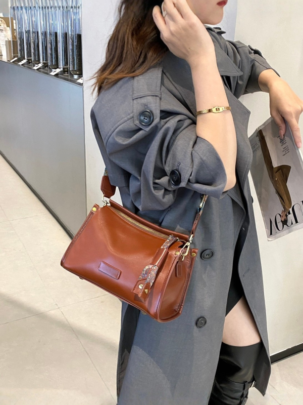 2026 novi model od prave kože s rastlinskim tretmanom, crossbody torba za žene, korejskog stila, minimalistička i svestrana, torba u obliku jastuka za svakodnevnu upotrebu