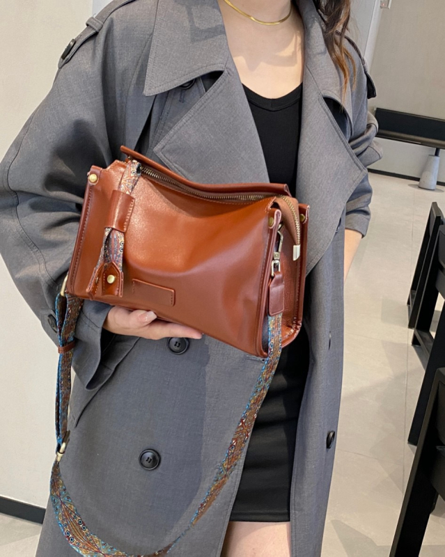 2026 novi model od prave kože s rastlinskim tretmanom, crossbody torba za žene, korejskog stila, minimalistička i svestrana, torba u obliku jastuka za svakodnevnu upotrebu