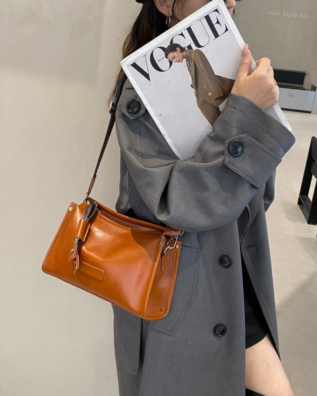 2026 novi model od prave kože s rastlinskim tretmanom, crossbody torba za žene, korejskog stila, minimalistička i svestrana, torba u obliku jastuka za svakodnevnu upotrebu