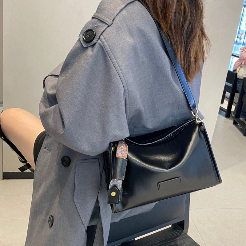 2026 novi model od prave kože s rastlinskim tretmanom, crossbody torba za žene, korejskog stila, minimalistička i svestrana, torba u obliku jastuka za svakodnevnu upotrebu