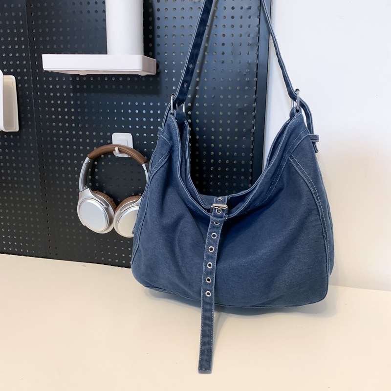 Oprana denim torbica za rame – retro radni stil, velika kapaciteta, tote i crossbody.