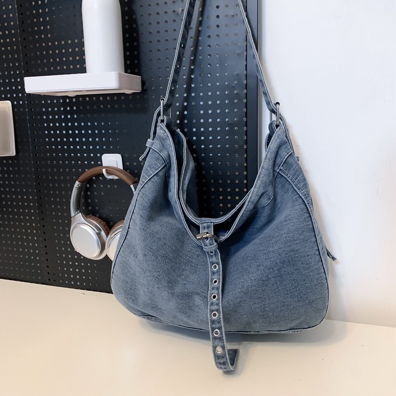 Oprana denim torbica za rame – retro radni stil, velika kapaciteta, tote i crossbody.