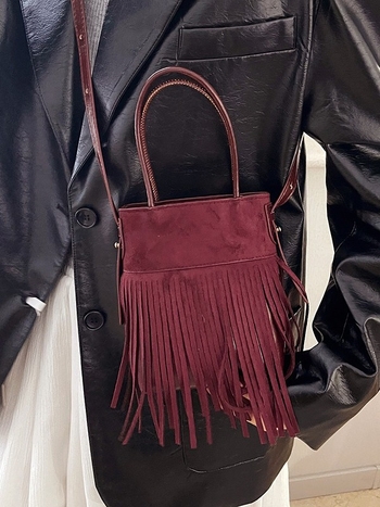 2026 nova nišna retro nubuk torbica s resicama za žene — udoban model za nošenje preko ramena i crossbody, luksuzan izgled