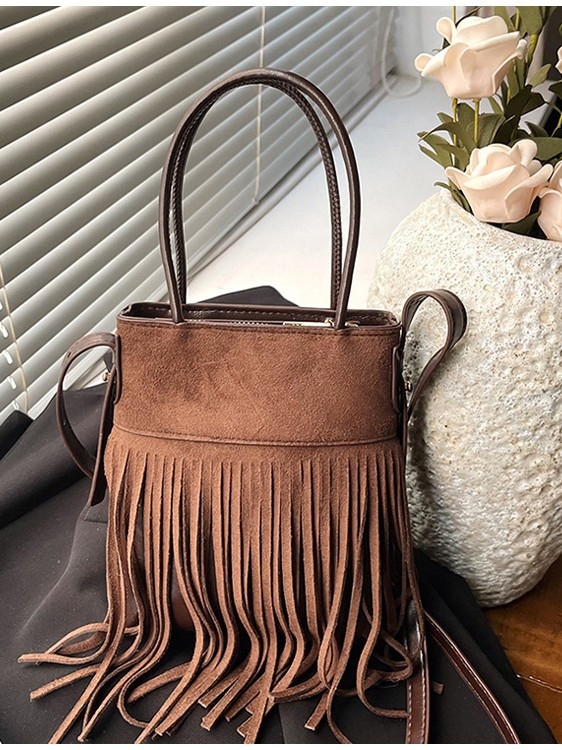 2026 nova nišna retro nubuk torbica s resicama za žene — udoban model za nošenje preko ramena i crossbody, luksuzan izgled