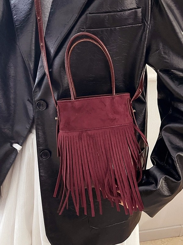 2026 nova nišna retro nubuk torbica s resicama za žene — udoban model za nošenje preko ramena i crossbody, luksuzan izgled