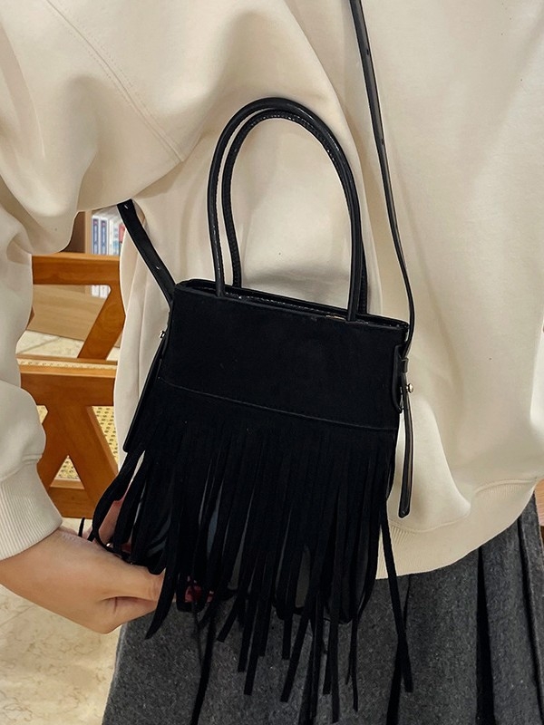 2026 nova nišna retro nubuk torbica s resicama za žene — udoban model za nošenje preko ramena i crossbody, luksuzan izgled