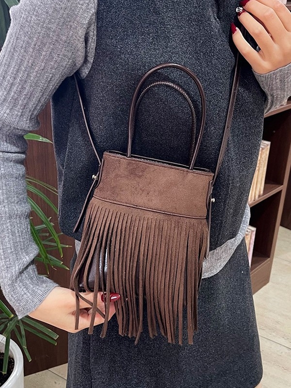 2026 nova nišna retro nubuk torbica s resicama za žene — udoban model za nošenje preko ramena i crossbody, luksuzan izgled