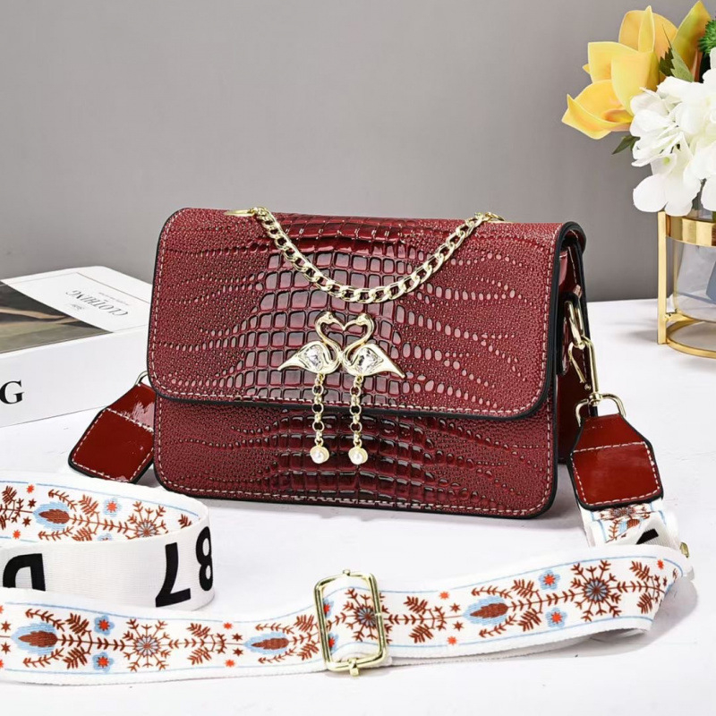 Mala ženska torbica s poklopcem, krokodilski uzorak, PU koža, crossbody torba za žene, proljeće 2025