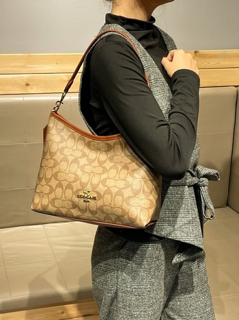 Torba od prave kože, klasičan dizajn, velika zapremina, tote stil, crossbody/na nošenje preko ramena, model 2025