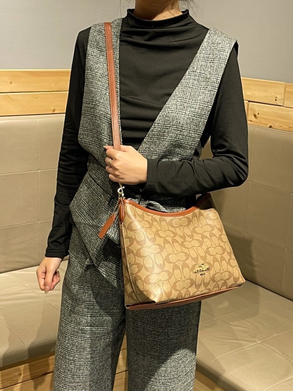Torba od prave kože, klasičan dizajn, velika zapremina, tote stil, crossbody/na nošenje preko ramena, model 2025