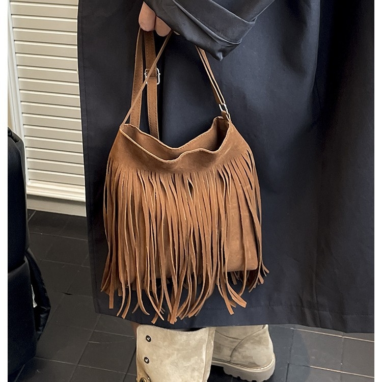 Ženska torbica smeđe boje, retro zapadnjački stil s resicama, boho stil, crossbody torba