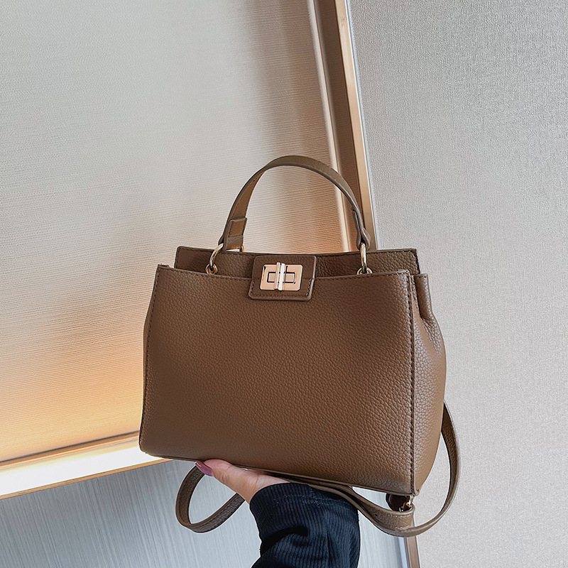 Ženska torbica s retro šarmom, crossbody torba, elegantan minimalistički dizajn i velika zapremina - novi model 2024