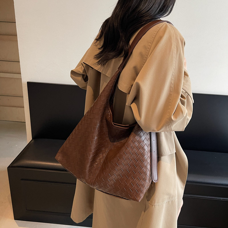 Ženska tkana tote torba, velika kapaciteta, retro casual stil, za rame, moderna i svestrana, ljeto 2025