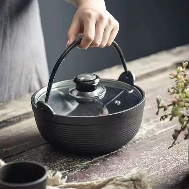 Oală japoneză pentru sukiyaki din fontă, netencuită