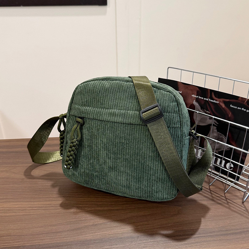 Ženska torbica preko ramena od Corduroy materijala, oblik školjke, gradski casual stil, srednja veličina, unutarnja zip pretinac, podstava od poliestera