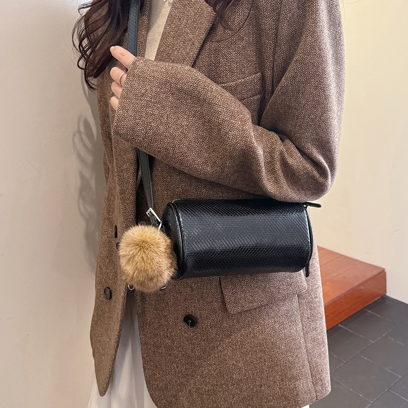 Ženska cilindrična torbica u korejskom stilu, svakodnevna i svestrana, model 2026, vintage modni dodatak za ramena i crossbody.