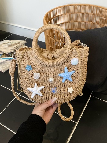 Ženska pletena torba u stilu otoka, akcent morske zvijezde i školjke, model 2026, plažna torba preko ramena ili crossbody
