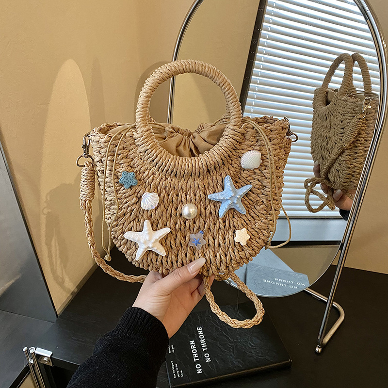 Ženska pletena torba u stilu otoka, akcent morske zvijezde i školjke, model 2026, plažna torba preko ramena ili crossbody