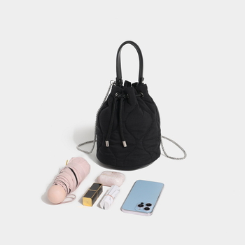 Nylon ženska bucket torbica s dijamantnim uzorkom, jednobojna, lagana za svakodnevnu upotrebu, zatvaranje šniranom vrpcom i lančani remen za crossbody