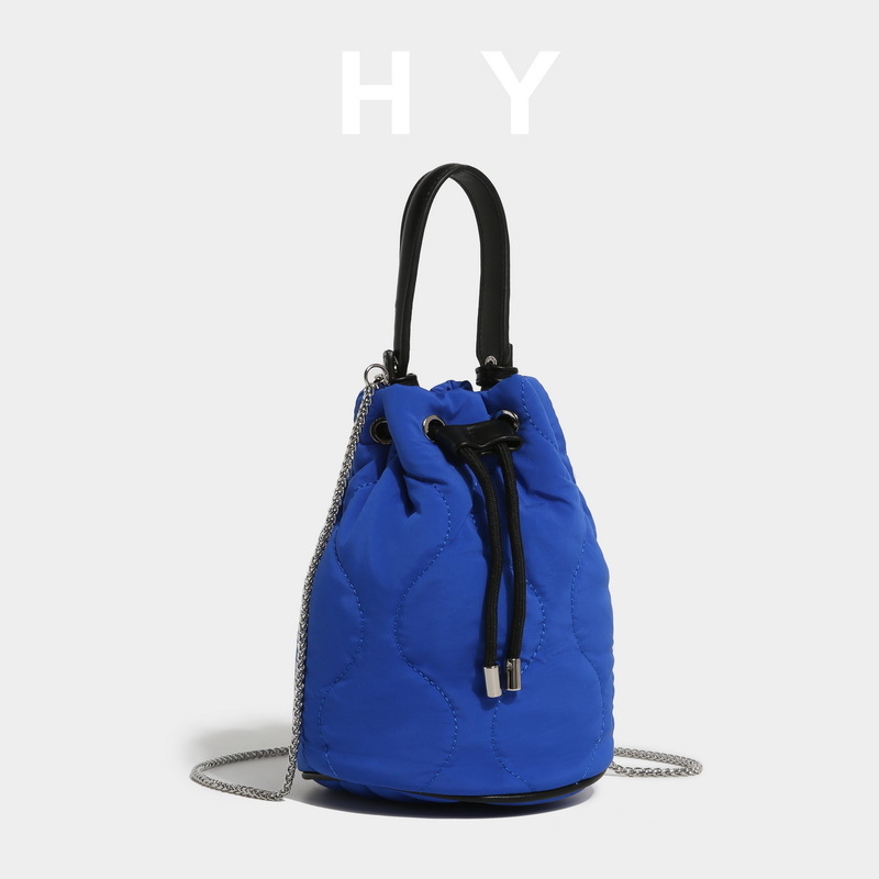 Nylon ženska bucket torbica s dijamantnim uzorkom, jednobojna, lagana za svakodnevnu upotrebu, zatvaranje šniranom vrpcom i lančani remen za crossbody