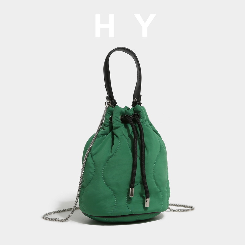 Nylon ženska bucket torbica s dijamantnim uzorkom, jednobojna, lagana za svakodnevnu upotrebu, zatvaranje šniranom vrpcom i lančani remen za crossbody