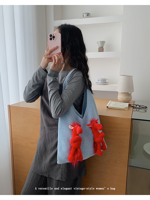 Ženska pletena torba velikog kapaciteta, cross-border stil, novi model 2026, ramena tote torba s motivom ponija