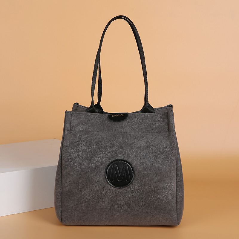 Ženska denim bucket torba preko ramena, svestrana i elegantna za 2026