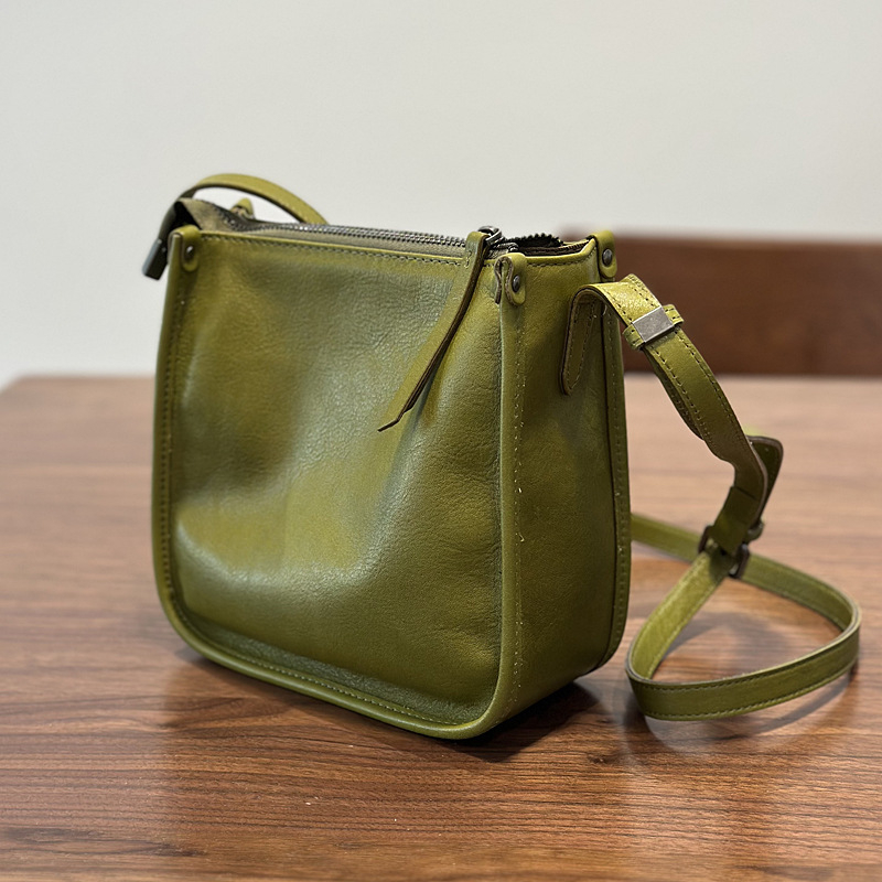 Kožna torba tipavedro, mala veličina, proljeće-ljeto 2025, nišni dizajn, jednostavan retro stil, crossbody s jednom naramenicom, zatvaranje zipom, pamuk podstava, horizontalni kvadratni oblik, unutarnji zip džep i ID džep, mekana konstrukcija, bez marke