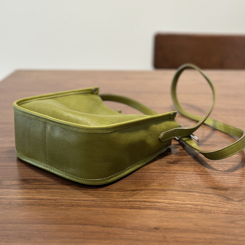 Kožna torba tipavedro, mala veličina, proljeće-ljeto 2025, nišni dizajn, jednostavan retro stil, crossbody s jednom naramenicom, zatvaranje zipom, pamuk podstava, horizontalni kvadratni oblik, unutarnji zip džep i ID džep, mekana konstrukcija, bez marke