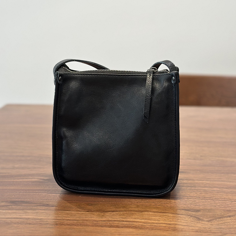Kožna torba tipavedro, mala veličina, proljeće-ljeto 2025, nišni dizajn, jednostavan retro stil, crossbody s jednom naramenicom, zatvaranje zipom, pamuk podstava, horizontalni kvadratni oblik, unutarnji zip džep i ID džep, mekana konstrukcija, bez marke