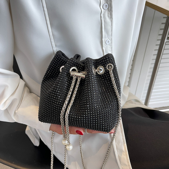 Ženska rhinestone kanta torba, mala veličina, preko ramena, gradski stil, zatvarač, unutarnji džepovi za telefon i osobnu iskaznicu, ljeto 2024