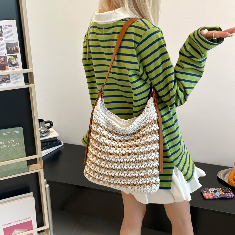 Ručna pleteni ženska torba za ramena, 2026 proljeće-ljeto, prorezni detalji, crossbody torba-vedro, velika kapaciteta