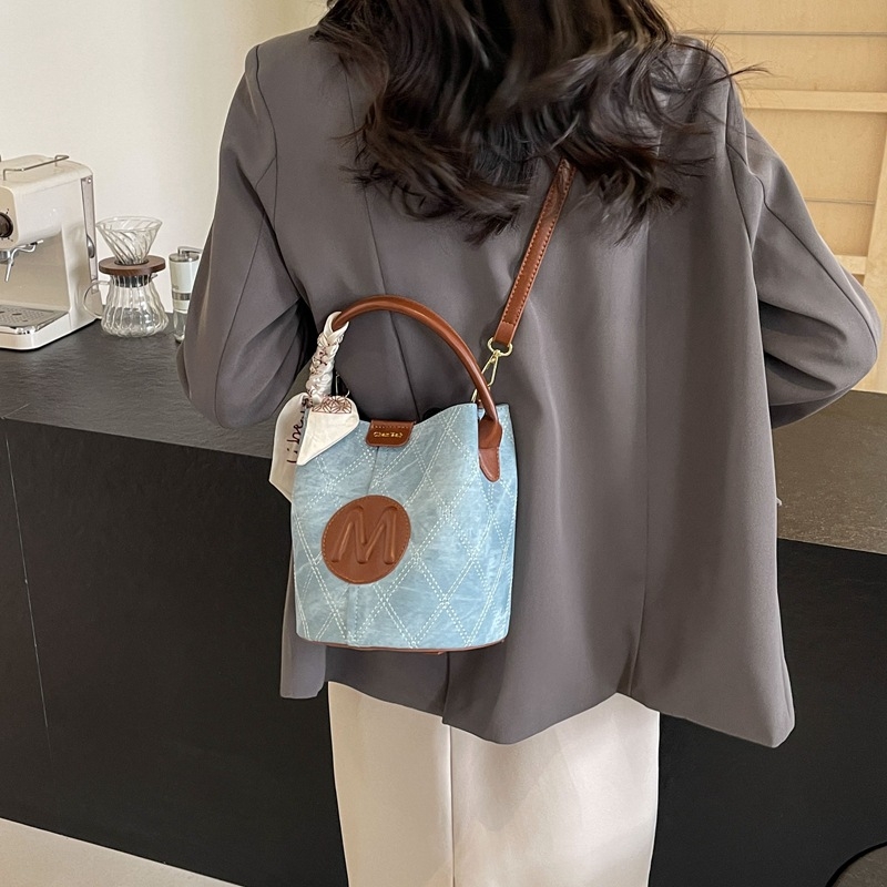 Midronya ženska bucket torba od PU s denim efektom, mala veličina, crossbody remen, proljeće 2024