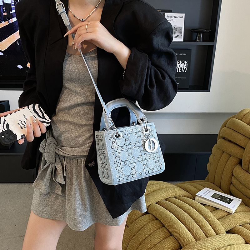 Ženska torbica od denima s kristalima i šljokicama, quiltirani dijamantni uzorak, crossbody torba s jednim remenom, gradski stil, proljeće 2025