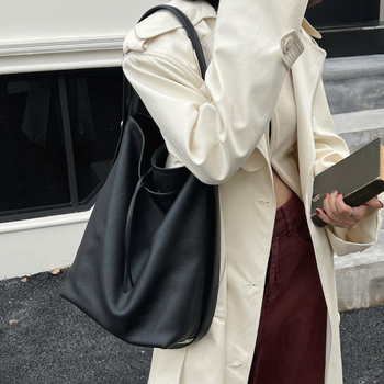 Bucket bag, ležernog stila, inspirirano korejskom modom, minimalistički dizajn, umjetnička torba preko ramena.