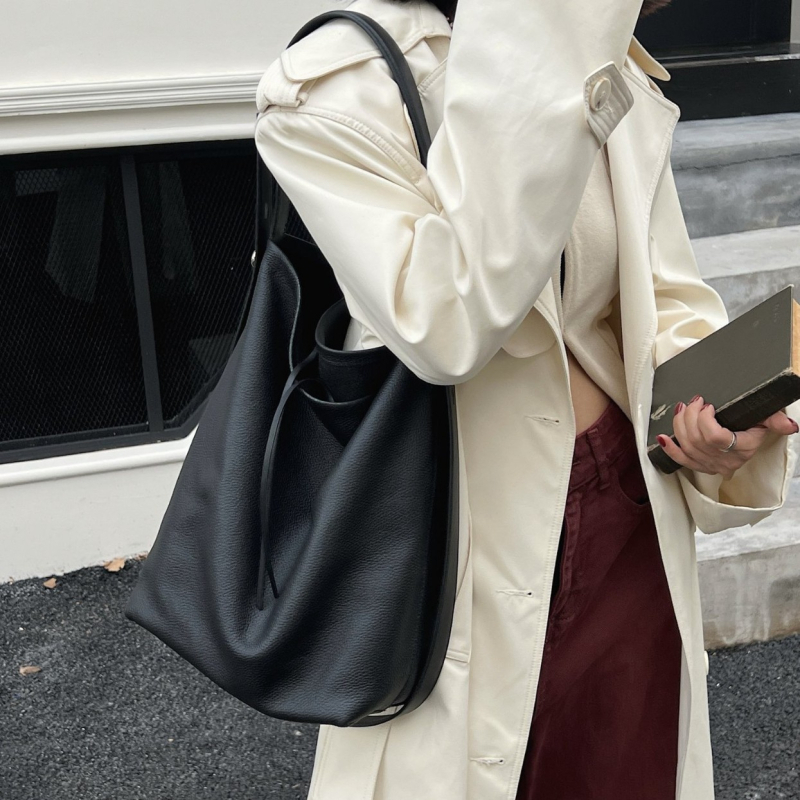 Bucket bag, ležernog stila, inspirirano korejskom modom, minimalistički dizajn, umjetnička torba preko ramena.
