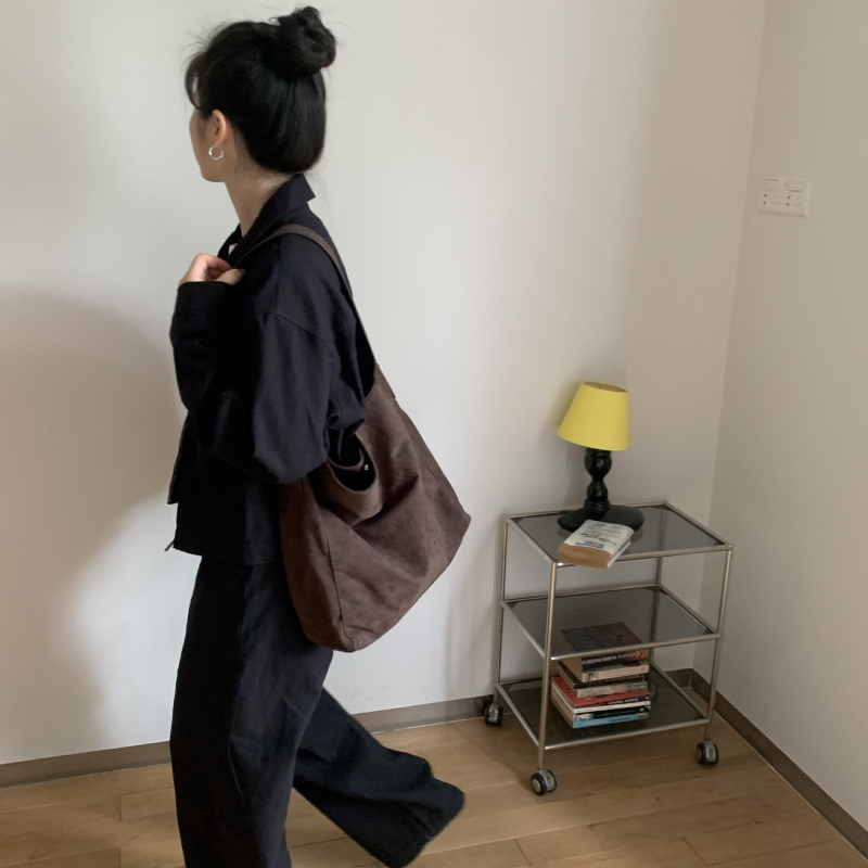 Ženska torbica preko ramena u korejskom stilu, velika zapremina, pliš materijal, vrećasta košara oblik torbe za jesen-zimu, opuštena i svestrana