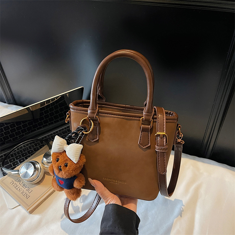 Ženska retro velur bucket torba srednje veličine, crossbody s zatvaračem