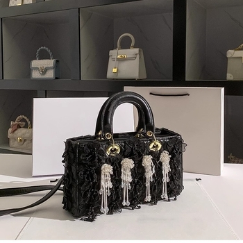 Bijela torbica s resicama i cvijećem, crossbody preko ramena, 2025 proljeće, srednje veličine, stil Princeze Diane