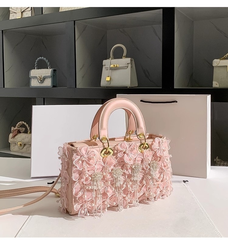 Bijela torbica s resicama i cvijećem, crossbody preko ramena, 2025 proljeće, srednje veličine, stil Princeze Diane